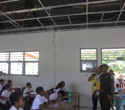 Kajati NTT Peringatkan Bakal Gelar Investigasi Robohnya Plafon Sekolah di Kupang Jika Ada Indikasi Kelalaian