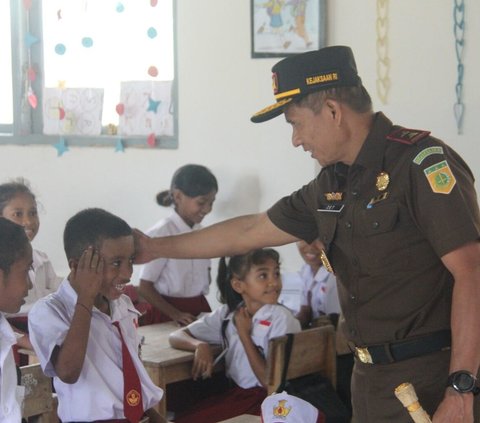 Kajati NTT Peringatkan Bakal Gelar Investigasi Robohnya Plafon Sekolah di Kupang Jika Ada Indikasi Kelalaian