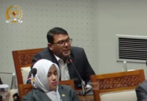 Panas DPR 'Meledak' di Paripurna Gara-Gara Heboh Gaya Arogan Menteri Satryo hingga Didemo