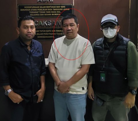 Tim SIRI Kejagung Amankan 2 Buronan dari Kejati Kalsel dan Jabar