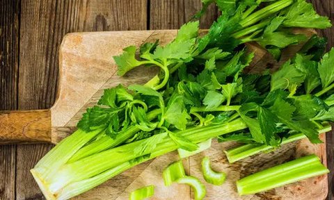 air rebusan daun seledri (credit: Cookpad/Mashi 'Rumoh Resep' (26) @cook_4597001)