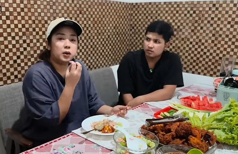 Soimah Begitu Lahap Makan Khas Masakan Thailand di Rumah Jirayut 'Enak Nih'