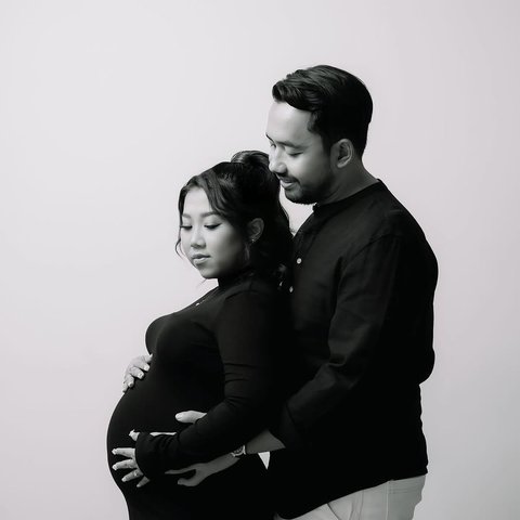 Kiky Saputri Maternity Shoot (instagram/kikysaputrii/windrafotografi).