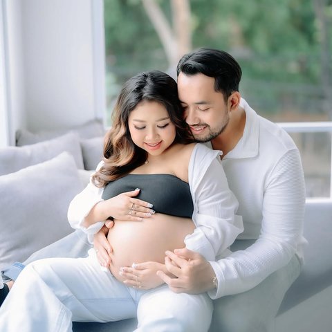 Kiky Saputri Maternity Shoot (instagram/kikysaputrii/windrafotografi).