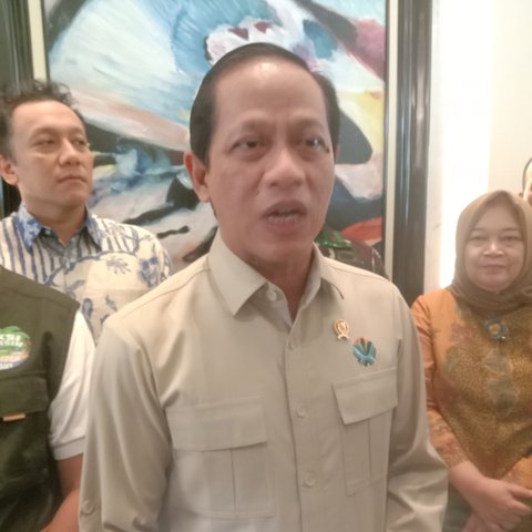 Menteri Lingkungan Hidup Hanif Faisol Nurofiq