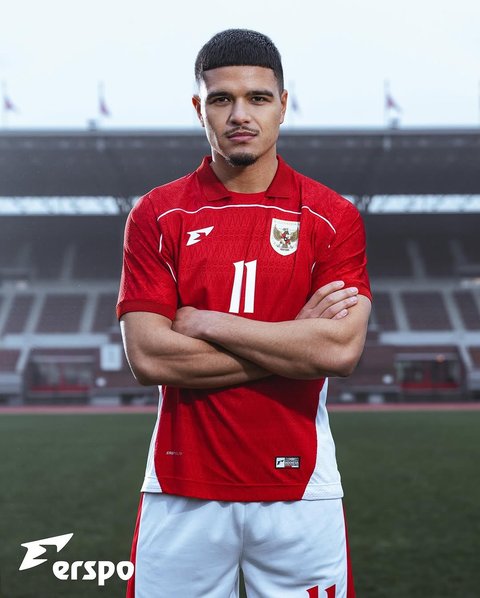 Jersey yang menjadi jubah perang anyar bagi Ragnar Oratmangoen dkk ini menampilkan sejumlah perubahan signifikan dibandingkan edisi sebelumnya.