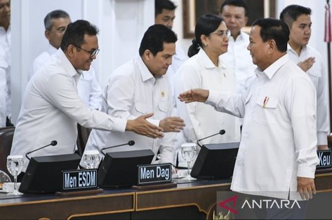 Presiden Prabowo Subianto menekankan pentingnya estafet kepemimpinan presiden dalam pembangunan bangsa Indonesia, yang merupakan hasil kerja keras pemimpin-pemimpin sebelumnya, dan optimis Indonesia akan mencapai cita-cita besarnya.