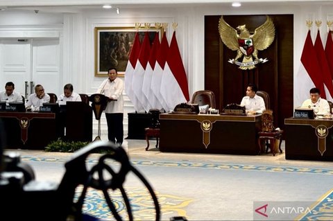 Presiden Prabowo Subianto memimpin sidang kabinet dan memberikan apresiasi positif atas kinerja para menteri dan wakil menteri Kabinet Merah Putih setelah tiga bulan bekerja.