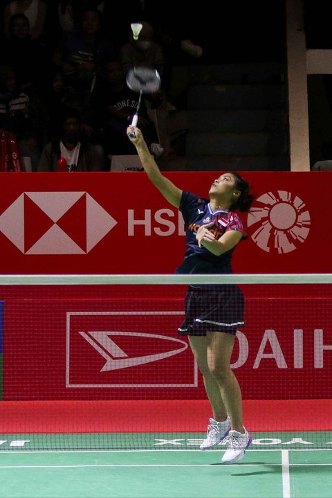 Pebulutangkis tunggal putri Indonesia, Gregoria Mariska Tunjung saat menghadapi wakil China Taipei, Lin Hsiang-Ti pada babak 16 besar Indonesia Masters 2025 di Istora Senayan, Jakarta, Kamis (23/1/2025).