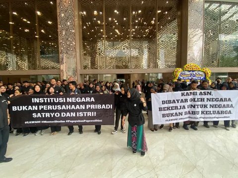 Hindari Wartawan, Menteri Satryo Bungkam Usai 3 Jam Rapat dengan DPR soal Demo Pegawainya