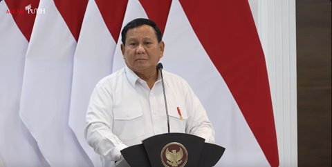 Canda Hangat Prabowo Halus Minta Wartawan Keluar, Singgung Perbedaan Zaman Jokowi depan Gibran di Istana