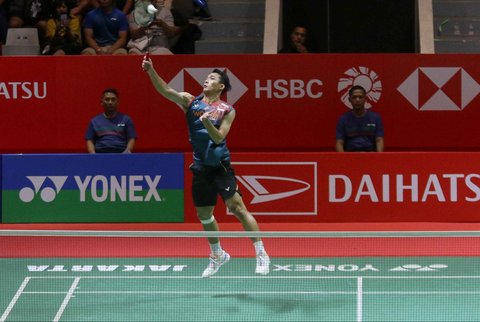 Tunggal putra Indonesia Jonatan Christie saat  mengalahkan Wakil Chinese Taipei Wang Tzu Wei dengan dua game langsung di Istora Senayan, Sabtu (25/1/2025) sore WIB.