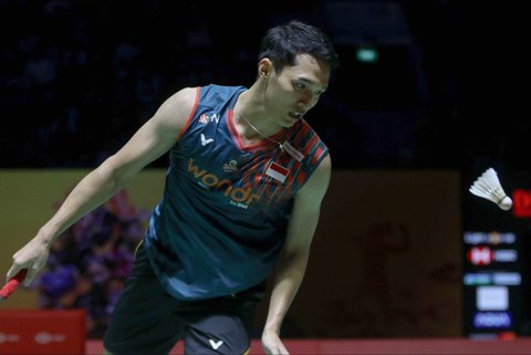 Tunggal putra Indonesia Jonatan Christie saat  mengalahkan Wakil Chinese Taipei Wang Tzu Wei dengan dua game langsung di Istora Senayan, Sabtu (25/1/2025) sore WIB.