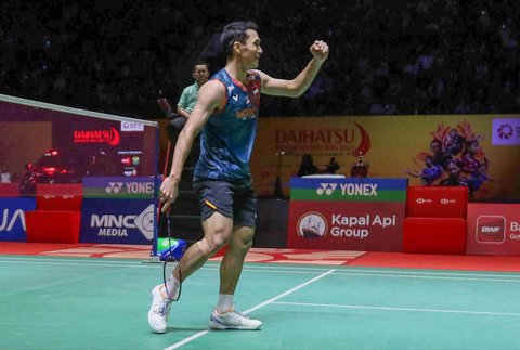 Tunggal putra Indonesia Jonatan Christie saat  mengalahkan Wakil Chinese Taipei Wang Tzu Wei dengan dua game langsung di Istora Senayan, Sabtu (25/1/2025) sore WIB.