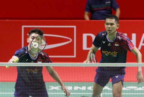 Pebulu tangkis ganda putra Indonesia Fajar Alfian/Muhammad Rian Ardianto saat bertanding melawan pebulu tangkis ganda putra Thailand Kittinupong Kedren/Dechapol Puavaranuk.