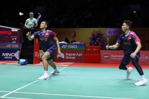 Pebulu tangkis ganda putra Indonesia Fajar Alfian/Muhammad Rian Ardianto saat bertanding melawan pebulu tangkis ganda putra Thailand Kittinupong Kedren/Dechapol Puavaranuk.