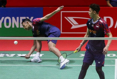 Pebulu tangkis ganda putra Indonesia Fajar Alfian/Muhammad Rian Ardianto saat bertanding melawan pebulu tangkis ganda putra Thailand Kittinupong Kedren/Dechapol Puavaranuk.