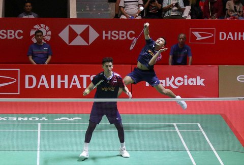 Pebulu tangkis ganda putra Indonesia Fajar Alfian/Muhammad Rian Ardianto saat bertanding melawan pebulu tangkis ganda putra Thailand Kittinupong Kedren/Dechapol Puavaranuk.