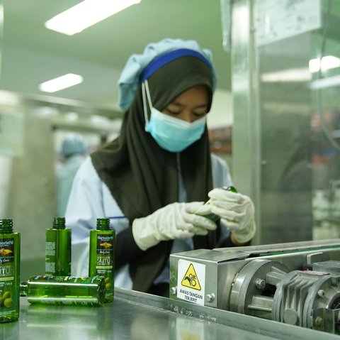 Proses produksi Oemah Herborist.