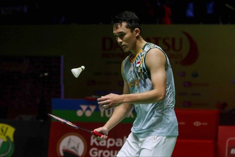 Pebulu tangkis tunggal putra Indonesia, Jonatan Christie saat melawan pemain bulu tangkis tunggal putra Thailand, Vitidsarn Kunlavut pada babak final Indonesia Master 2025 di Istora Senayan, Jakarta (26/1/2025).