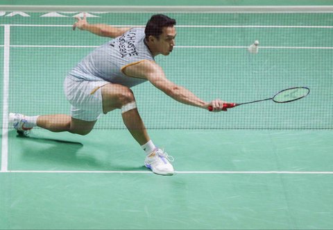 Pebulu tangkis tunggal putra Indonesia, Jonatan Christie saat melawan pemain bulu tangkis tunggal putra Thailand, Vitidsarn Kunlavut pada babak final Indonesia Master 2025 di Istora Senayan, Jakarta (26/1/2025).