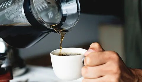 Ilustrasi Minum Kopi (Photo created by rawpixel on Freepik)