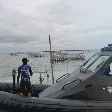 polisi bongkar pagar laut di pakuhaji tangerang