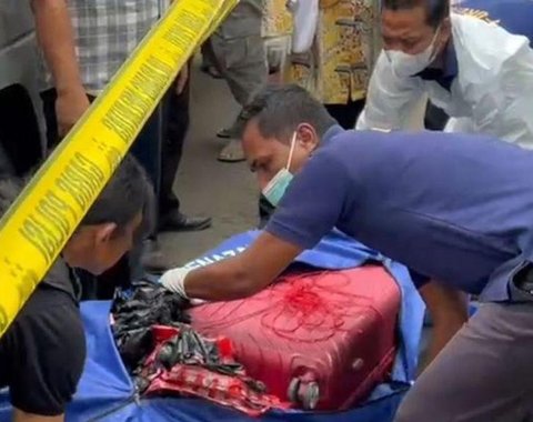 Seorang perempuan berinisial UK ditemukan tewas dimutilasi dalam sebuah koper merah di Ngawi, Jawa Timur. Polisi telah menangkap pelaku berinisial RTH alias A yang terancam hukuman mati. Bagaimana kronologi dan motif pembunuhan tersebut?