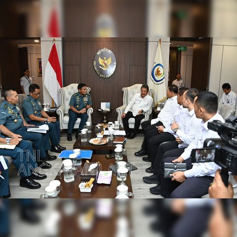 Kasal dan Jenderal AL Turun Tangan, Pasukan Tegas 'Obrak Abrik' Pagar Laut Tangerang Rugikan Nelayan