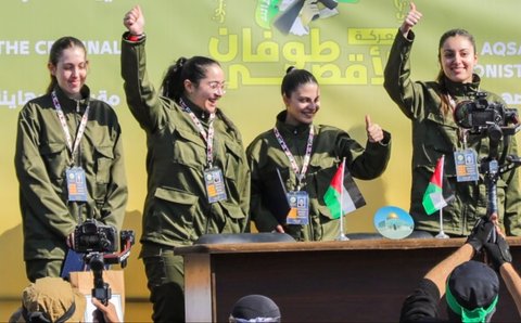 Keempat prajurit itu adalah Karina Ariev, Daniella Gilboa, Naama Levy, dan Liri Albag. Mereka ditugaskan di pos pengamatan di Tepi Gaza dan diculik oleh Hamas yang menyerbu pangkalan mereka selama serangan pada 7 Oktober 2023.