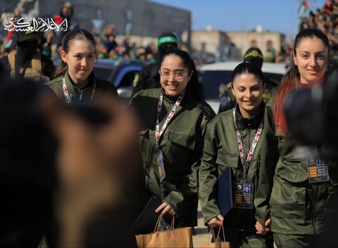 hamas bebaskan 4 tentara perempuan israel