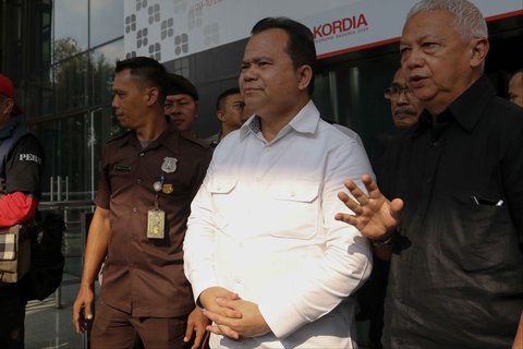 FOTO: Ekspresi Eks Dirjen Imigrasi Ronny Sompie usai 5 Jam Diperiksa KPK Terkait Kasus Harun Masiku