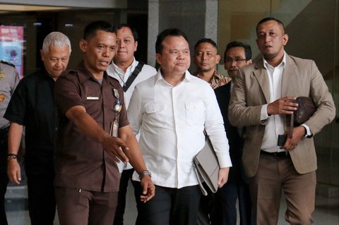 FOTO: Ekspresi Eks Dirjen Imigrasi Ronny Sompie usai 5 Jam Diperiksa KPK Terkait Kasus Harun Masiku