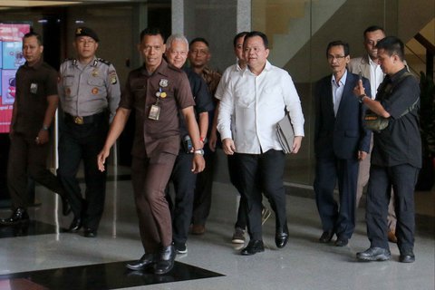 FOTO: Ekspresi Eks Dirjen Imigrasi Ronny Sompie usai 5 Jam Diperiksa KPK Terkait Kasus Harun Masiku