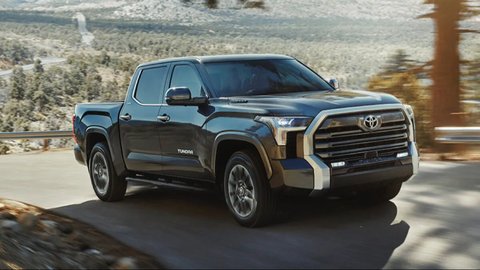 Truk Toyota Tundra.