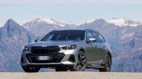 Seri 5 dari BMW.