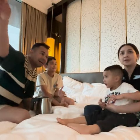 Potret Raffi & Nagita Gagal Prank Rayyanza Pakai Teko Ajaib Keluar Jin, Beda Sama Rafathar Dulu - Endingnya Ngakak