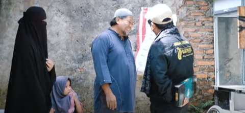 Penuh Isak Tangis, Pasutri Ini Ingin Jual Gerobak Untuk Bayar Kontrakan