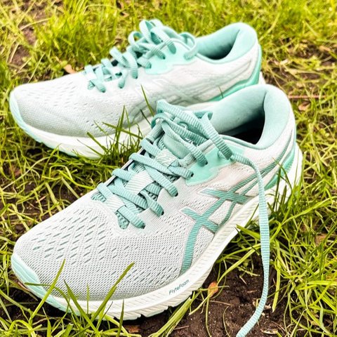 Give your feet the comfort and support they deserve with our top picks.