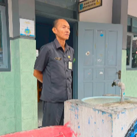 Sosok Kepala Sekolah ini Jadi Sorotan
