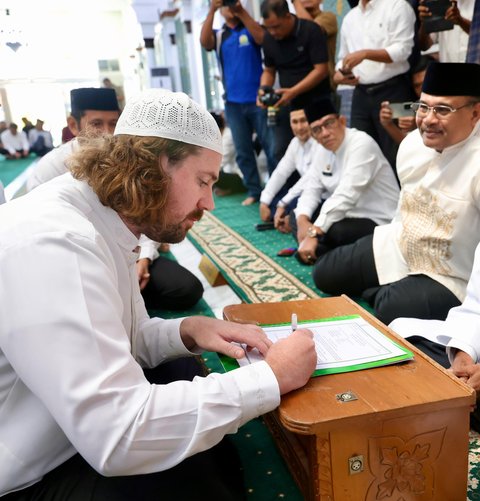 Bule Australia jadi Mualaf