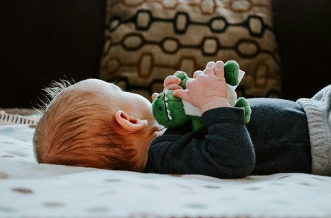 Ilustrasi rambut bayi. (Foto: Unsplash/Kelly Sikkema)