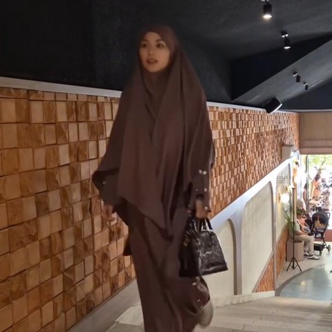 Ingat Metha Yuna? Artis Cantik Istri Uki Eks Noah yang Tak Lagi Muncul di TV Usai Hijrah, Cantik Berbusana Syar'i