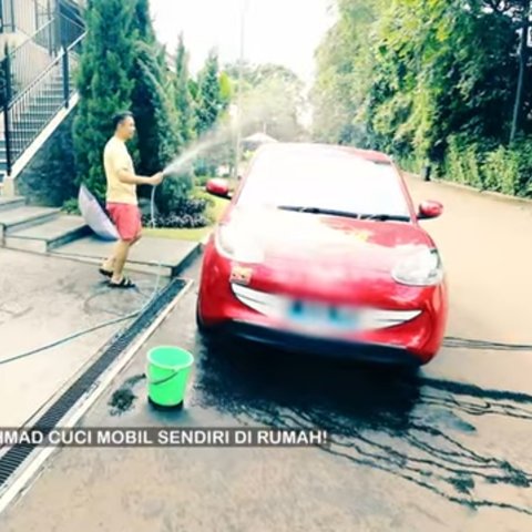 Potret Raffi Ahmad Cuci Mobil Sampai Mandikan Rayyanza, Selalu Luangkan Waktu Meski Sibuk Jadi Artis, Pengusaha & UKP