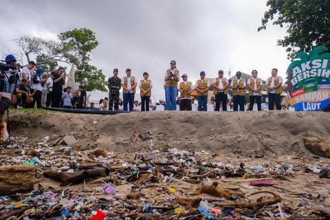 Pantai Bali Kotor karena Kiriman Sampah Plastik, Aksi Bersih-bersih Jadi Sorotan Dunia