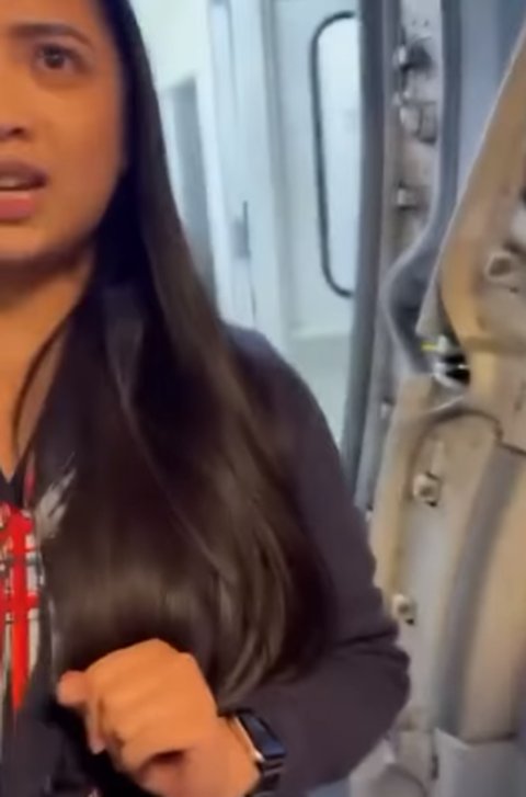Kelakuan Tantrum Pendukung Israel Labrak Pramugari di Atas Pesawat