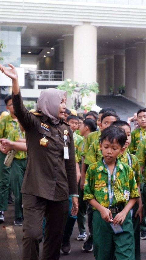 Foto Antusiasme `Adhyaksa Belia` Kala Office Tour di Kejagung