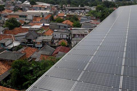 FOTO: Pemprov Jakarta Dorong Penggunaan PLTS Atap untuk Mitigasi Perubahan Iklim