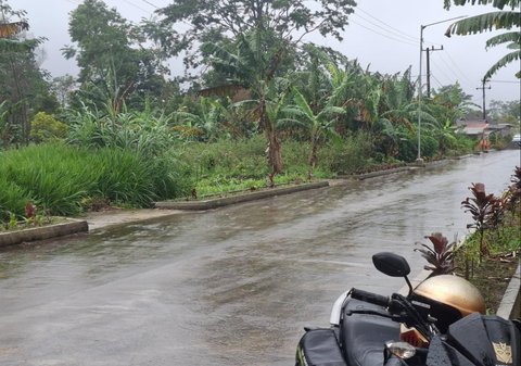 Alasannya Mulia, Ini Kisah Penjual Bakso Perbaiki Jalan Kampung Halaman Pakai Uang Pribadi hingga Miliaran