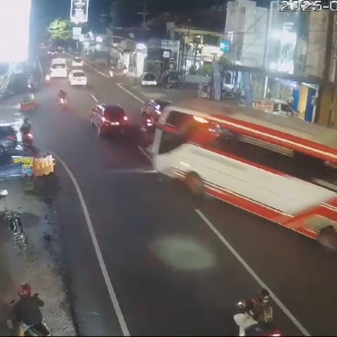 Bus Rombongan Wisatawan asal Bali Tabrak Mobil dan Motor di Batu, Empat Orang Meninggal Dunia